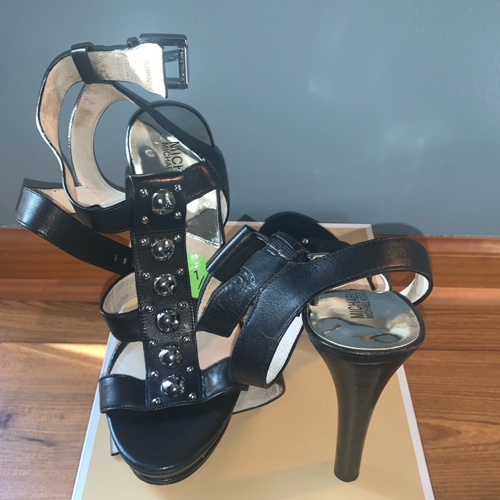 Black stylish strapped heels